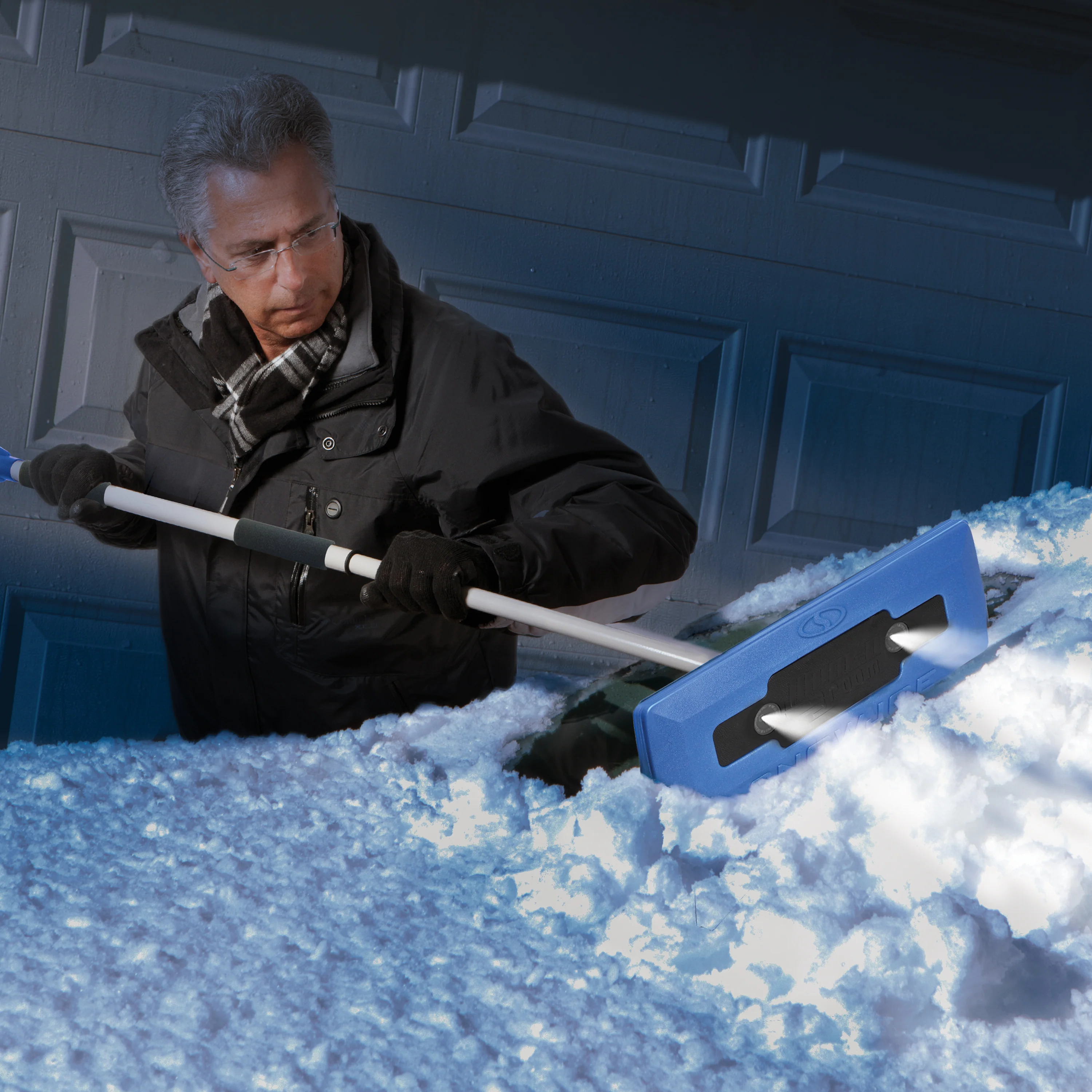 Snow Joe SJBLZD-LED 4-In-1 Telescoping Snow Broom + Ice Scraper | 18-Inch Foam Head | Headlights (Blue) - Image 13