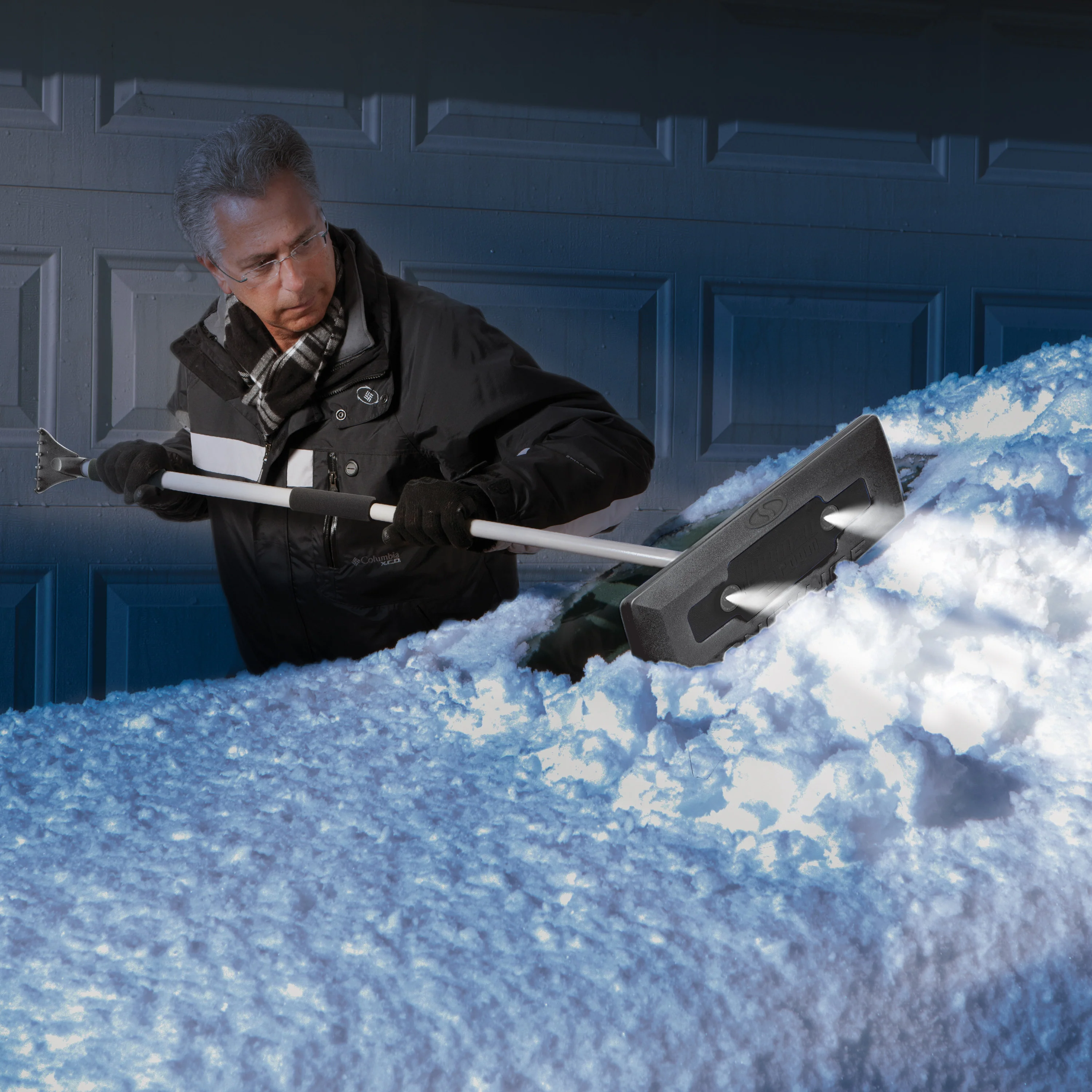 Snow Joe SJBLZD-LED-BLK 4-In-1 Telescoping Snow Broom + Ice Scraper | 18-Inch Foam Head | Headlights (Black) - Image 13