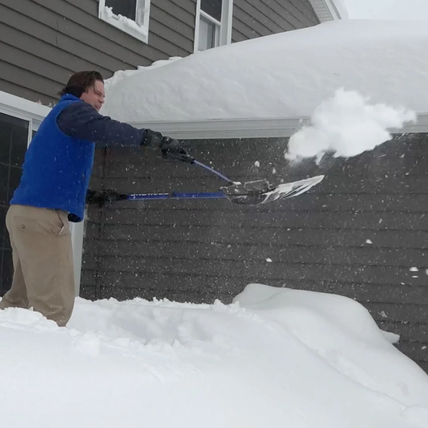 Snow Joe Shovelution Strain-Reducing Snow Shovel | 18-Inch | Spring Assisted Handle - Image 8