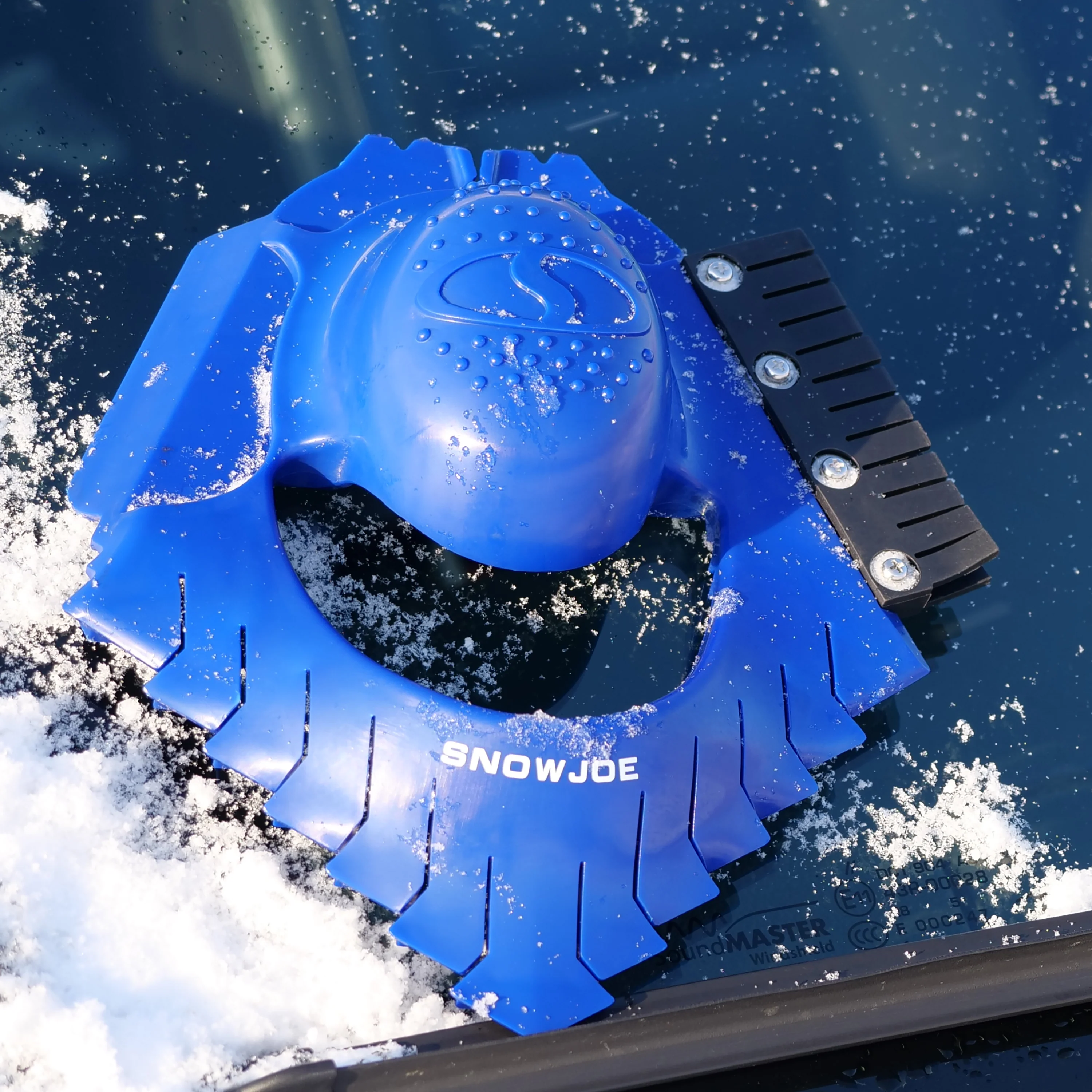 Snow Joe Ice Dozer Ice & Snow Scraper Tool | Squeegee Brush | Windshield Wiper Notch - Image 6