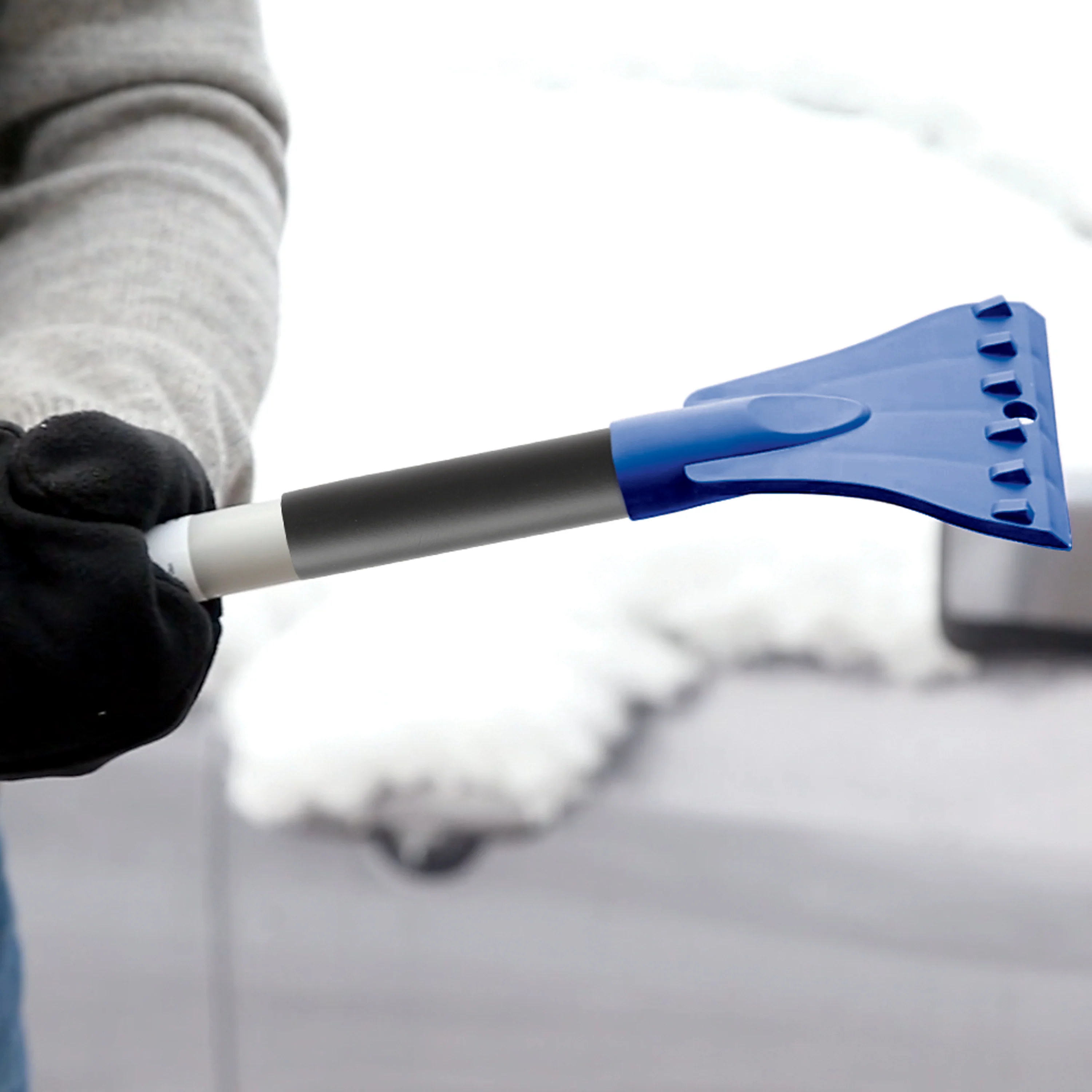 Snow Joe SJBLZD-JMB-SJB 2-In-1 Telescoping Jumbo Snow Broom + Ice Scraper | 19-Inch - Image 4