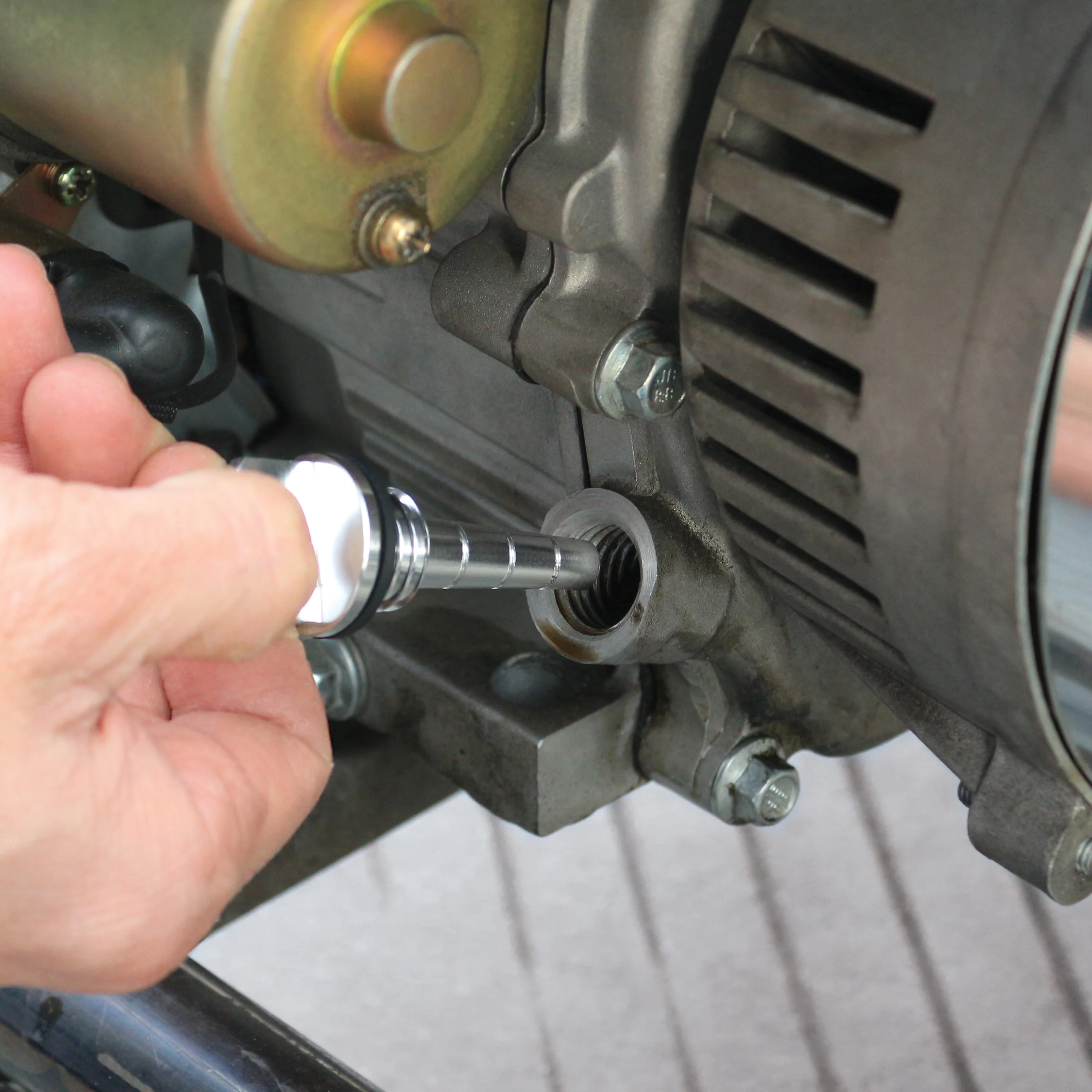 Sun Joe SJG-MOD1 Magnetic Oil Dipstick | Absorb Metal Fragments | Fits Most Generators including Sun Joe SJG4100LP - Image 6